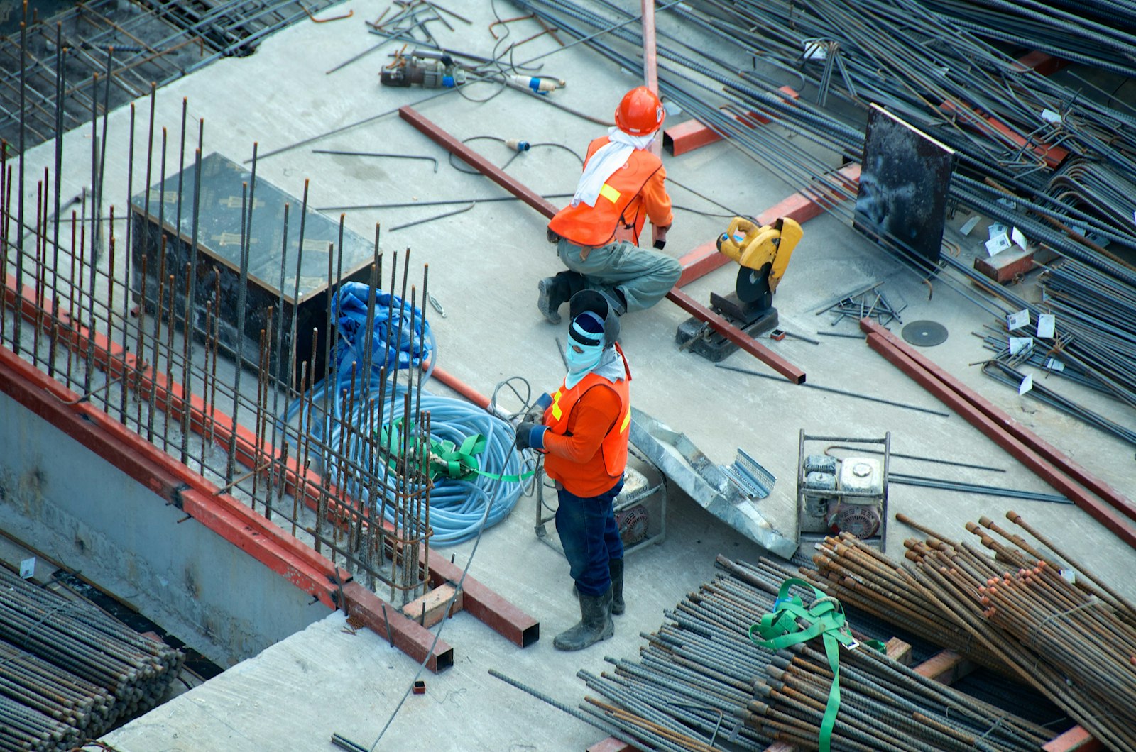 Operai edili in un cantiere