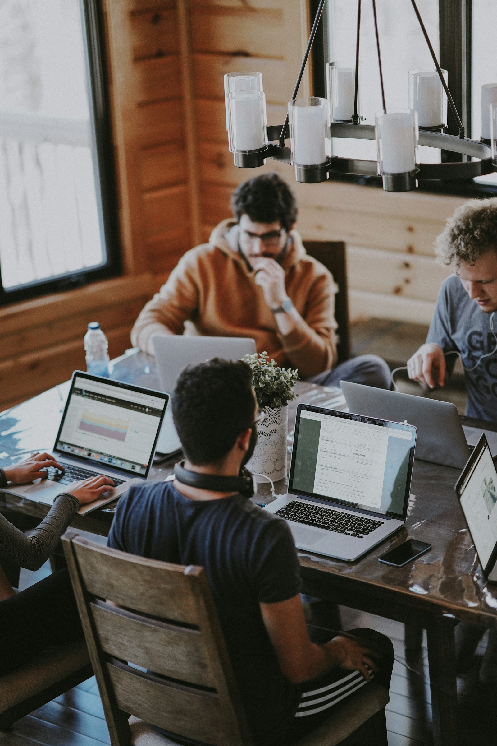 Squadra di lavoratori qualificati pronti al lavoro